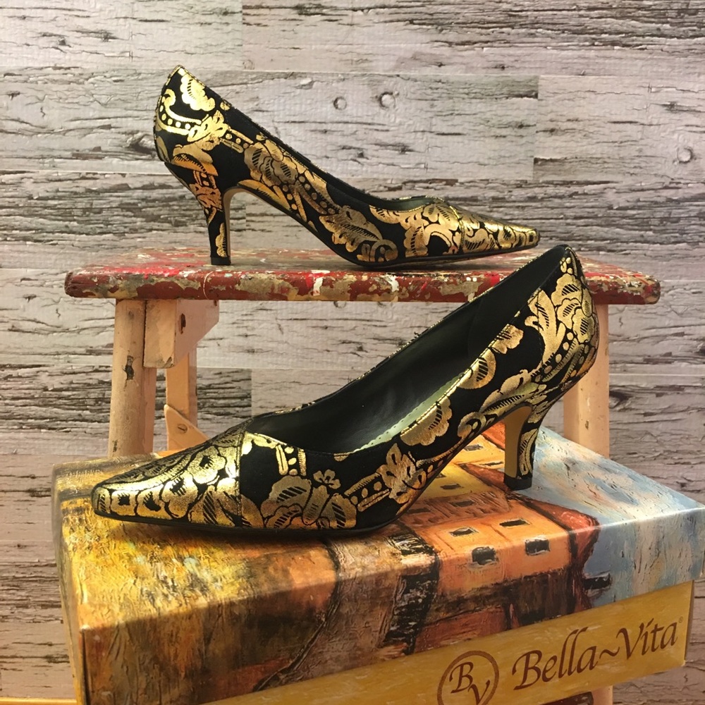 Never Worn Bella Vita Wow Kitten Heel Pump Sz 9
